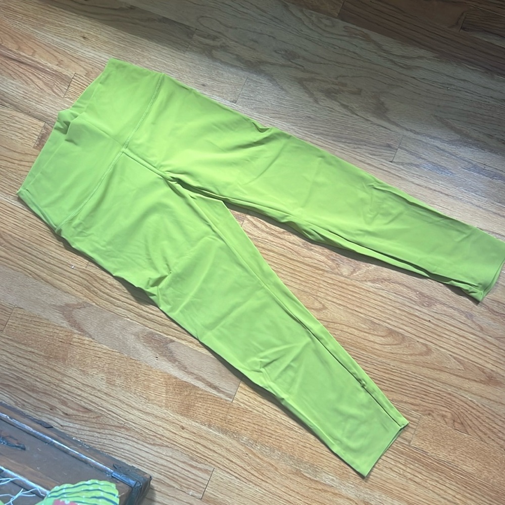 Zyia crop leggings